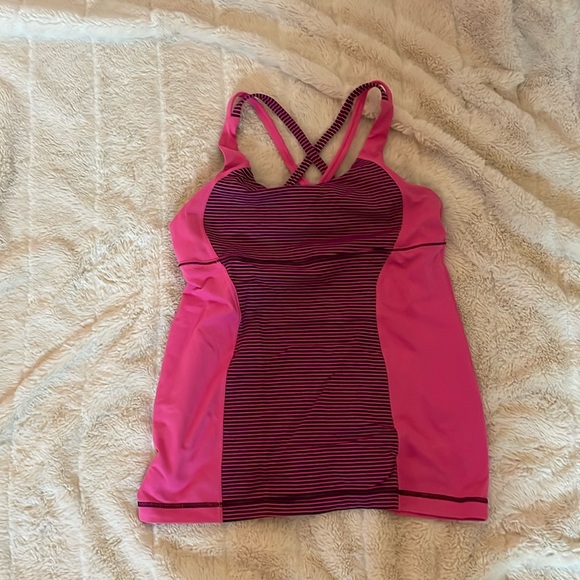 Pink lululemon women’s yoga top with built-in bra - Picture 1 of 4